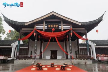 集体招募，网红抢亲，传说中1:1还原的倩式婚礼究竟有什么魅力？