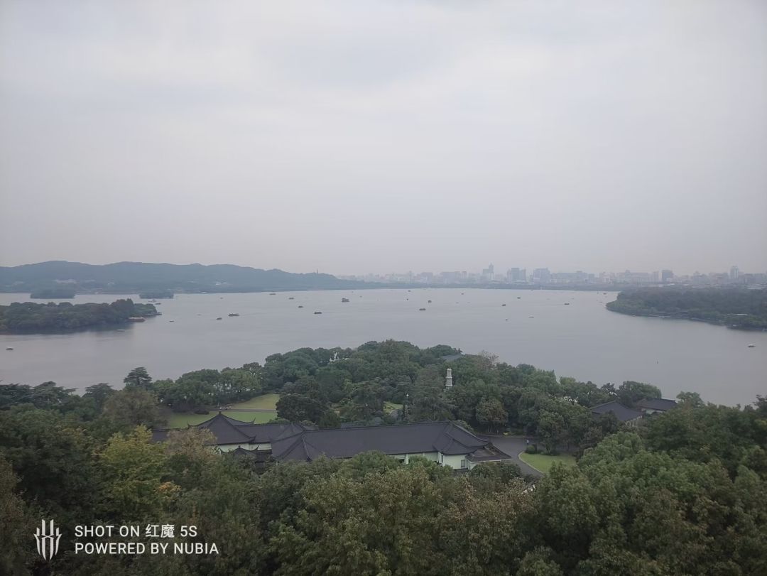 现实雷峰塔和逆水寒雷峰塔风景对比 1