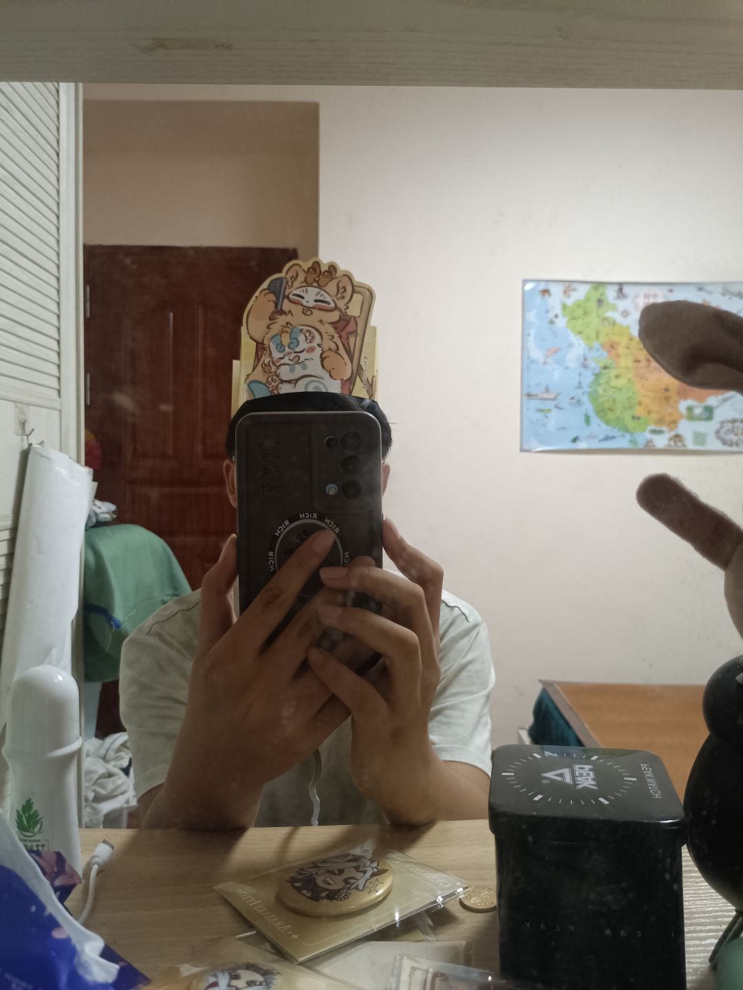我的妈呀，这个生日帽应该没必要吧 3