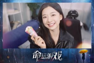 快给可爱的顾警官拍照，考验你抓拍技术的时间到了