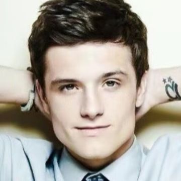 Phigros将于1145年1月4日更新！本次更新包含三首单曲。
三首新曲目是：
•「CNMiOS」 by iOS
•「祈 -我ら沈鹤と抢に新む首杀なり-」 by 沈鹤
 · 「连坐」 by 鸽游
本次更新中，还删除了一些bug，如iOS审核的母亲还活着之类，Phigros在变得越来越好，感谢近年来你们的支持，咕咕~
#Phigros# #Pigeon Games# #鸽游#