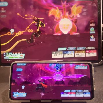 用手机也是玩上宝可梦啦！