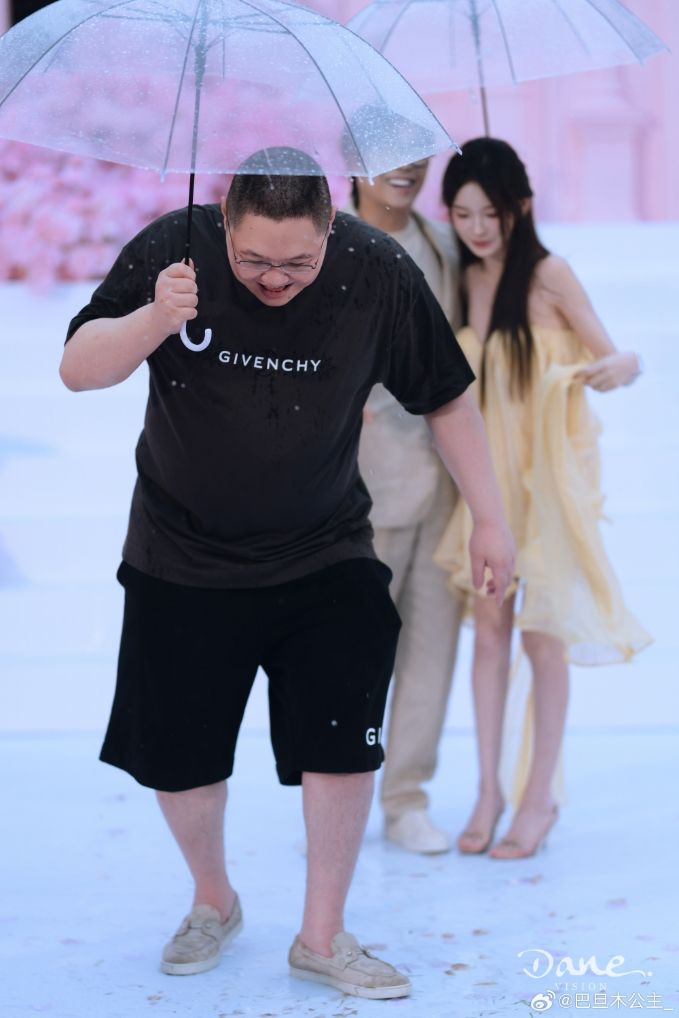 LOL前选手卢本伟婚礼曝光,天造地设的一对 3