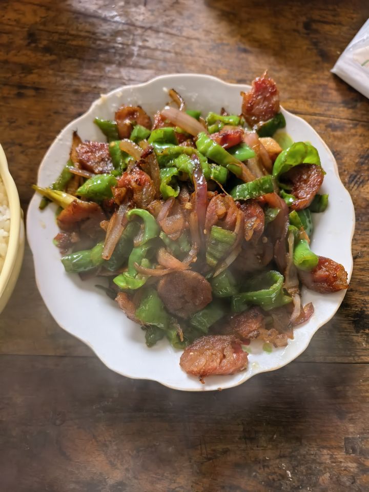 不知道谁给的腊肠,挺好吃的,回头再去要点截图
