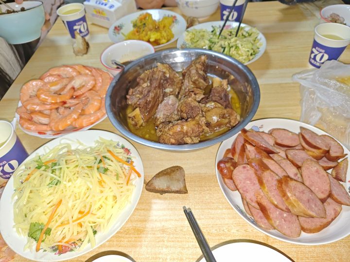 我姐回来了，给她做一顿饭，今天没时间发贴截图