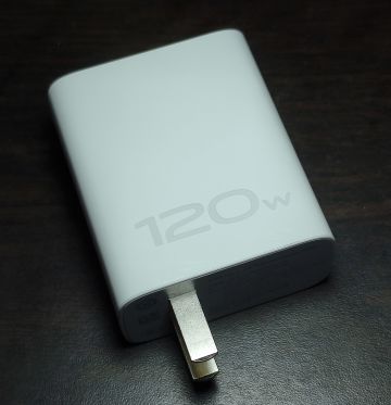 并非是120W，支持120W不代表实际充电功率是120W