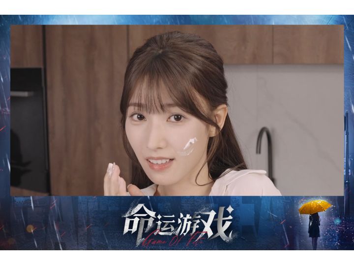 和程琳薇一起制作草莓蛋糕吧~哎呀坏蛋,弄在脸上啦!截图
