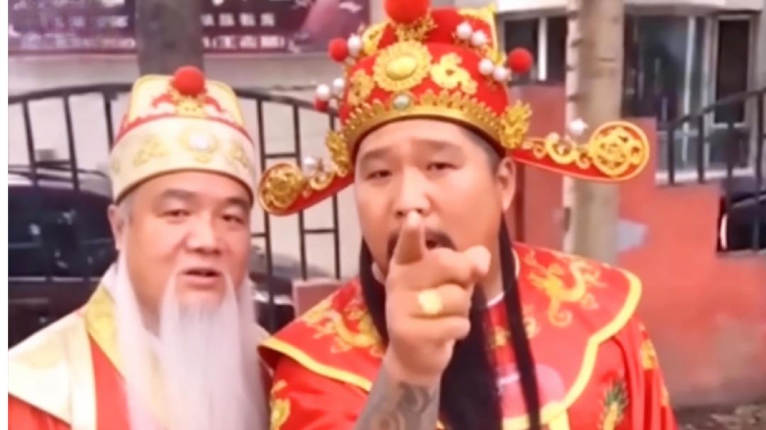 神坛的玩法与养成截图