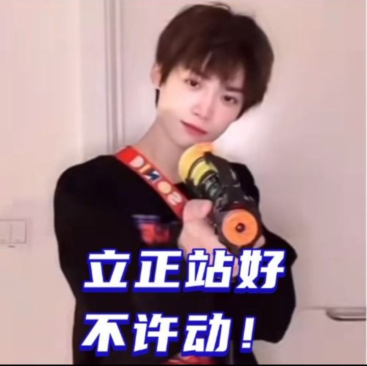 一想到能在游戏里和梓瑜互动，我就激动的戳手手截图