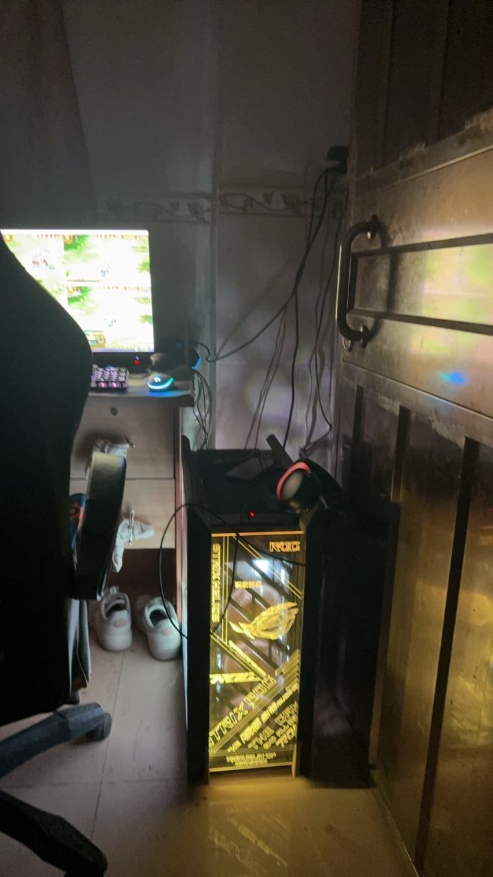 听说要几个角色养一个，那么一个账号neng⬆️四个角色同时在线耍嘛 一个一个来太费时间截图