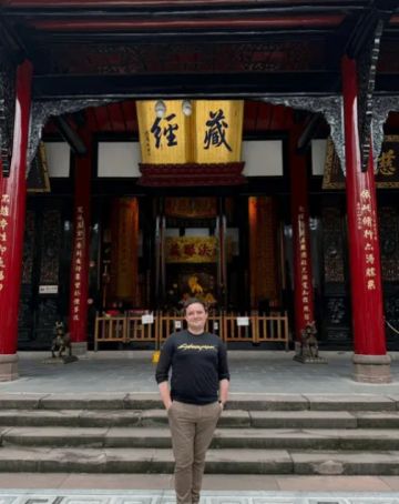 《赛博朋克2》团队川渝行：采耳足疗懂享受