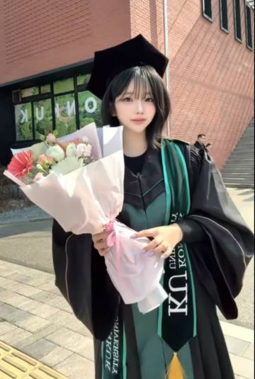 《剑星》伊芙体模尹雪花官宣毕业，居然还是计算机专业的