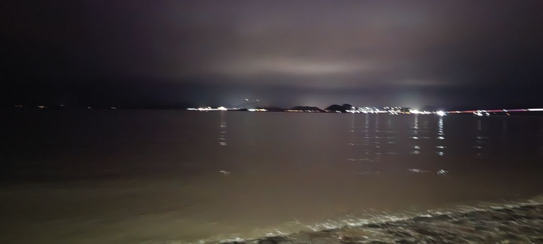 日出海花红似火 1