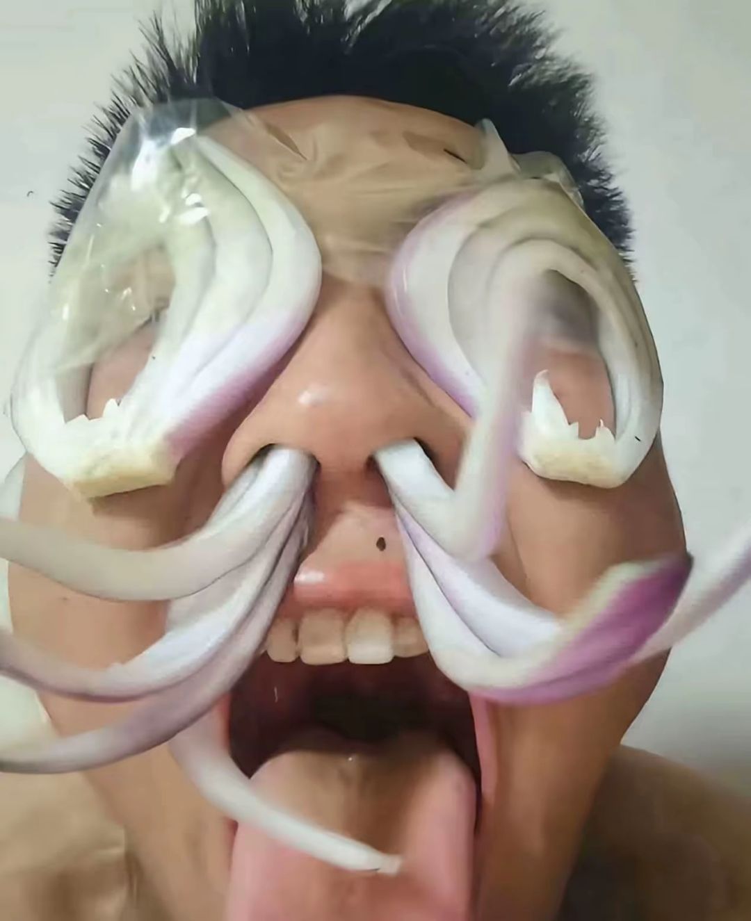 问一下,氪吗?不充钱能玩?或充个位数? 1