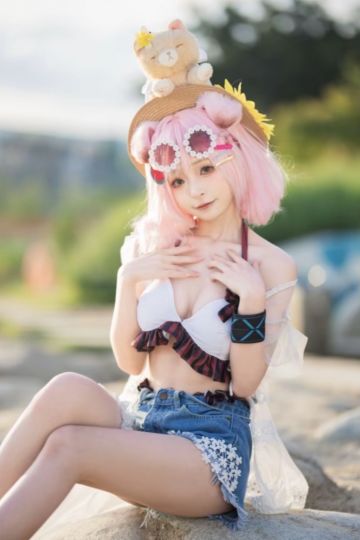 粉毛猪猪闪亮登场~🏝