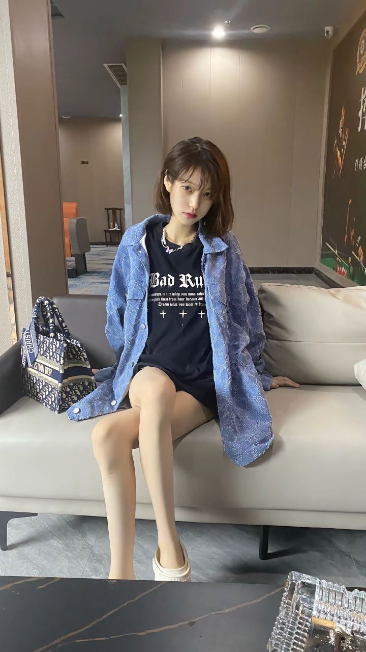 怎么这几天鸣潮每次登录都要花个几分钟重新编译着色器？截图