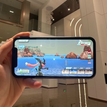 原来手机就可以打宝可梦了啊！