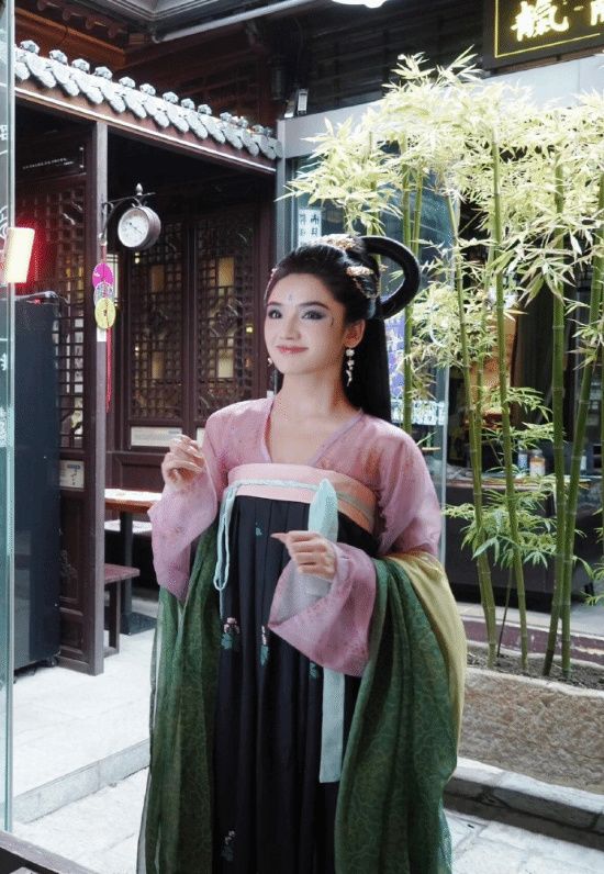 《黑神话》二姐发COS照:明媚大气 温婉如玉 9