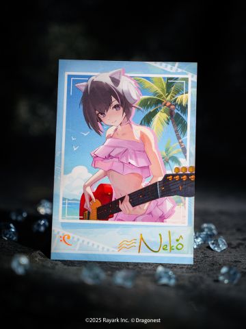 #青春纪念季 

【青春纪念季周边实拍展示】

📸当青春的旋律奏响——咔嚓，定格此刻！

♬青春纪念季 角色拍立得套组♫
Neko|雀|Vanessa|Deemo&Alice
材质：纸制品
工艺：烫金
规格：约100*70mm

♬青春纪念季 特典明信片♫
全角色
材质：纸制品
工艺：烫金
规格：约100*150mm

*实拍照片因光线和设备等因素，可能存在色差等