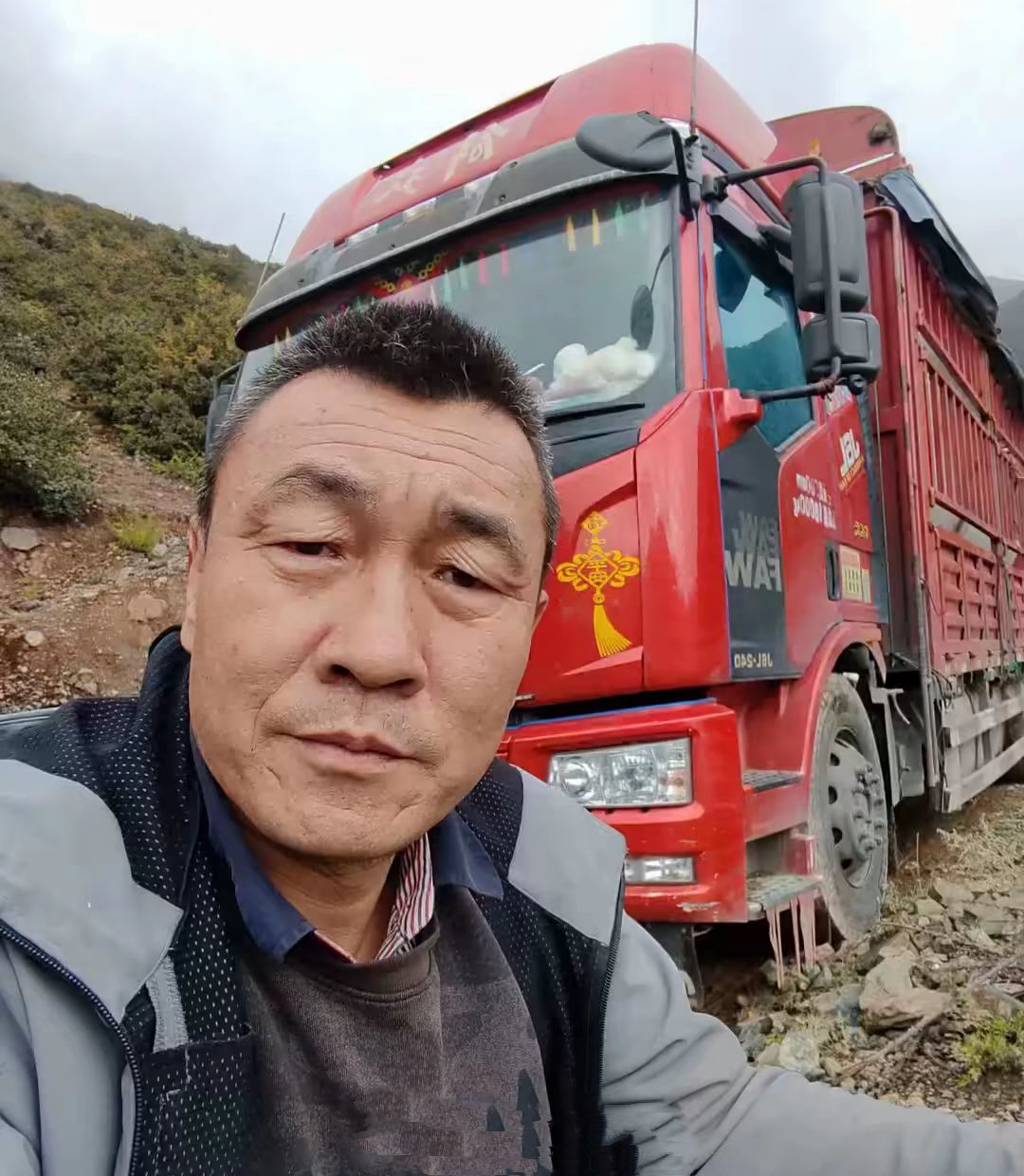 我就拐个弯儿的功夫,你怎么还粘我轮胎上了 1