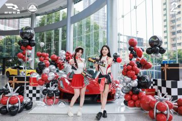 巅峰双王正式登场！来线下参加人生第一场千万超跑定制提车！