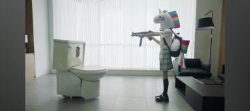 厕所香肠人恶搞版。