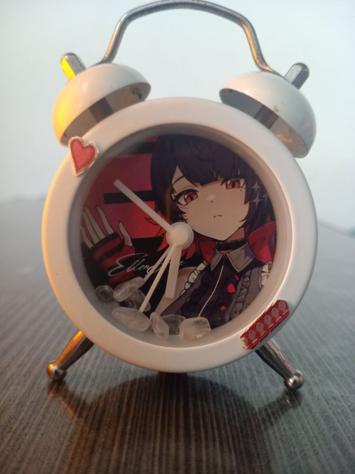我要每天看着闹钟入睡截图