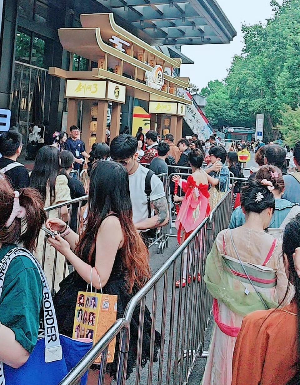 好多人呀.jpg 😂😂😂 剑网3十五周年现场火爆❗ 4