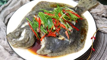 蒸鱼了蒸鱼了新鲜的比目鱼！！