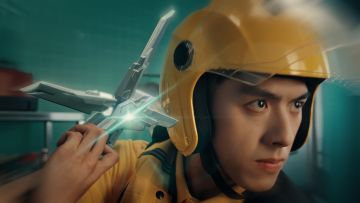 《晴空之下》真人宣传片 | 城市英雄：被人守护的英雄