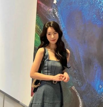 妍珍呐，艾露恩又被魔物入侵了，你肯定没有经历过这种心情吧，你和我们这种人是不一样的，你不会知道这种心情对我来说是什么意义，没有关系，人生就是这样。不过妍珍呐，如果有机会，可以帮我把魔物炸了吗？黑暗对于我来说真的是无法阻止，无法摆脱……
或许，在俊呐，你也在看吗，我又击败了一条龙。
不过在俊呐，你不是没见过吗？
《魔法王权》里蓝龙红龙绿龙彩虹龙的颜色#魔法王权#魔法王权手游#黑暗荣耀#妍珍文学