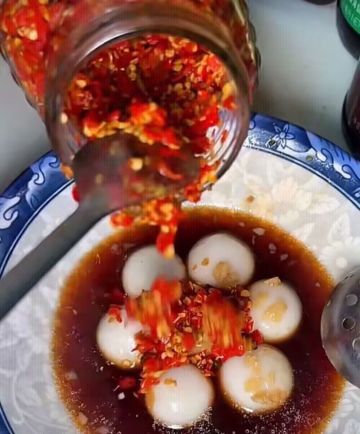 元宵节快乐哦！！！
元宵佳节赏灯欢，笑逐颜开美滋滋；悬灯结彩喜气浓，家家户户乐陶陶；猜谜赏月大团圆，举杯同庆合家欢；放鞭放花真热闹，其乐融融笑开怀；发份祝福表心意，情深谊厚暖你心；祝你元宵节快乐，福运无边享幸福！ 
元宵节福利：
眼影*1
金币*8888
钻石*888
愚人币*8888
超级硬币*300
安卓版官方唯一下载渠道： 
TAPTAP（https://www.taptap.com/app