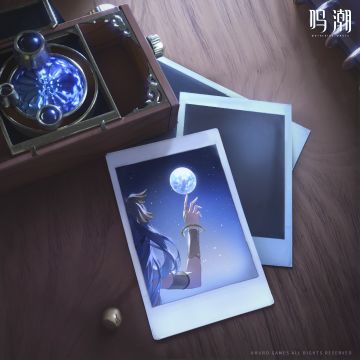 落了些许灰尘的照片。画面上，月光触手可及。