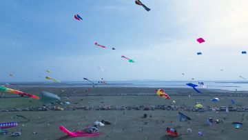 潍坊风筝节：俯瞰和谐地球