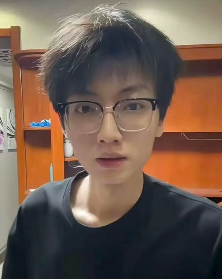 怎么用女角色的防具?截图
