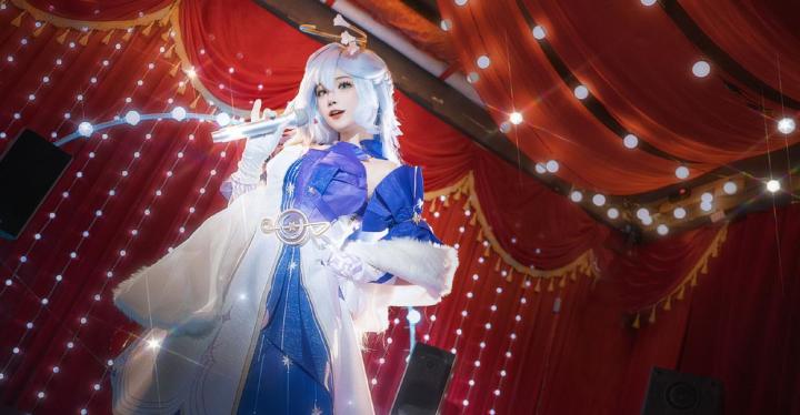 《崩坏:星穹铁道》知更鸟cosplay截图