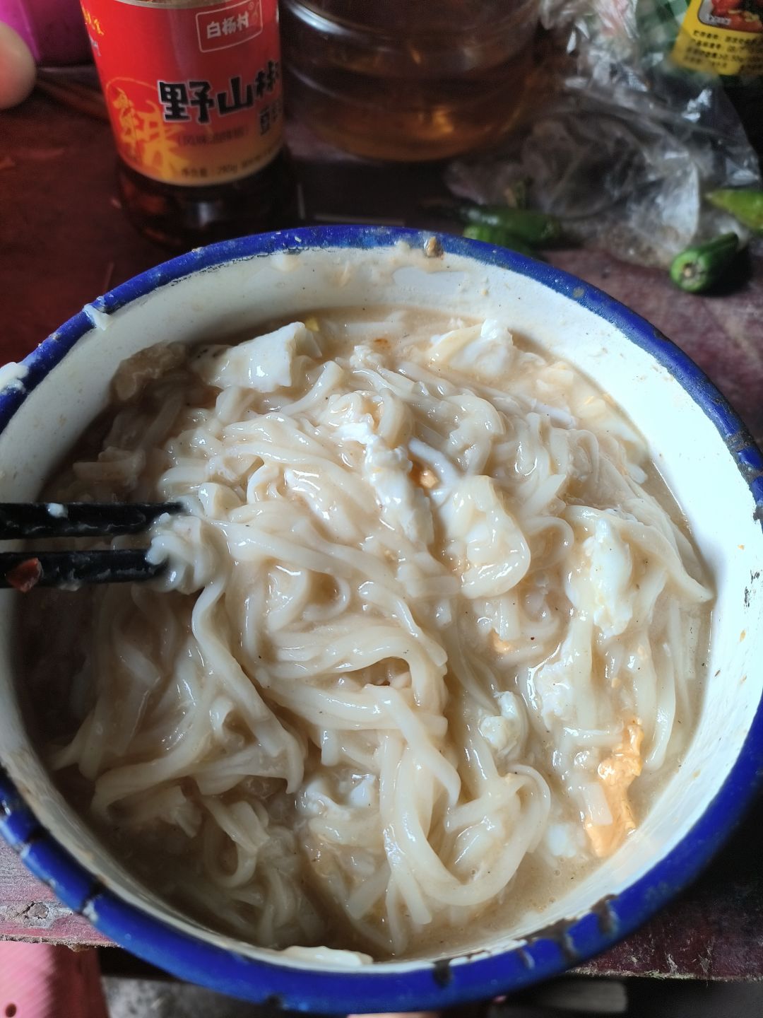 这碗满的面条，我可能要分两餐吃 2