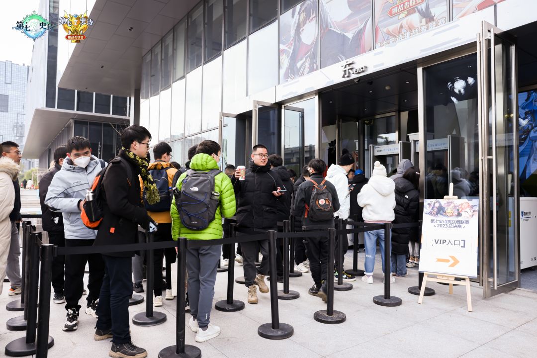 ECL2023年度总决赛于12月23日圆满落幕，现场场照第一弹来喽~
在现场我们迎接到了很多很多的继承者，和大家一边聊天一边期待比赛，这是作为观众来说的最棒的预热啦~
----------
下载《第七史诗》>>https://e7.qyzlgame.com/#第七史诗#第七史诗国服#第七史诗挑战者联赛截图