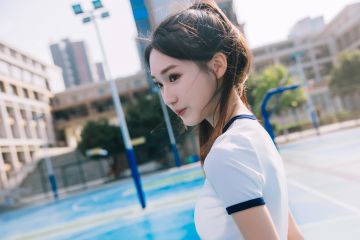 别人家女友查手机，我家溪言查我心跳