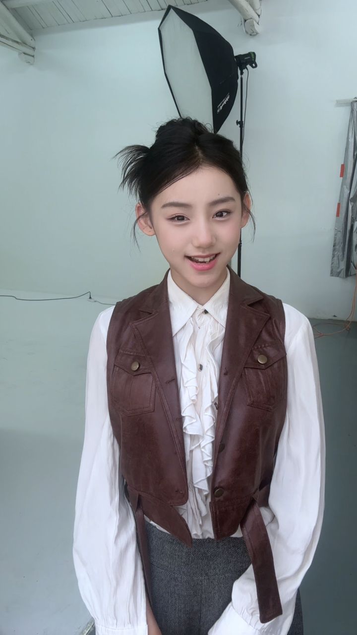 在乱世夹缝中生存的花,你要不要买一朵?截图