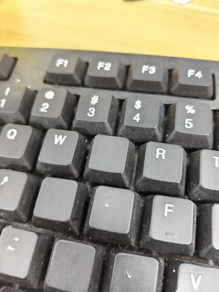 今天一看键盘，E也没了，DC也差不多了截图
