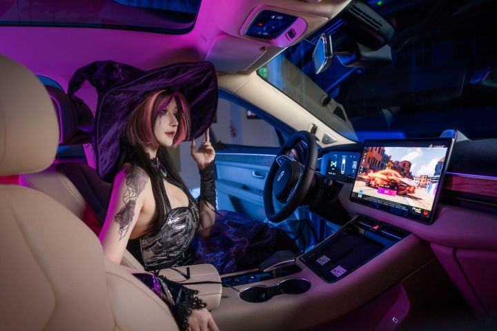 精彩投稿 | 当王牌女车手遇见问界?飙车奇幻夜,氛围感拉满! 1截图