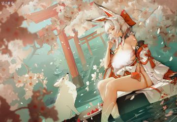 微风拂过，花瓣轻舞