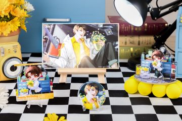 ✦黎朝生日系列周边实拍图公开✦
★ 黎朝生日系列周边陆续发货中，现货已上架，欢迎主理人移步【最后的厂牌】或【雪叶游戏周边商城】店铺选购。如有任何问题，欢迎咨询店铺客服！
★ 店铺传送
✦最后的厂牌官方店 https://shop452535817.taobao.com/
✦雪叶游戏周边商城 https://shop478075199.taobao.com/#最后的厂牌