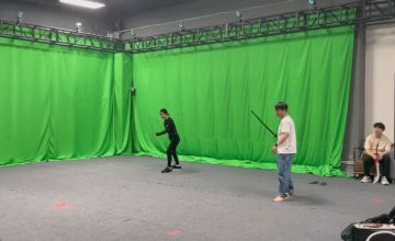 美术大大和战斗大大去动捕，汪财跟去做监工。趁他们在忙，给大伙发几个汪财偷拍的GIF。
（看身材应该猜得出谁是战斗策划吧？~😏）#宝藏厂商#游戏推荐#游戏讨论#游戏安利