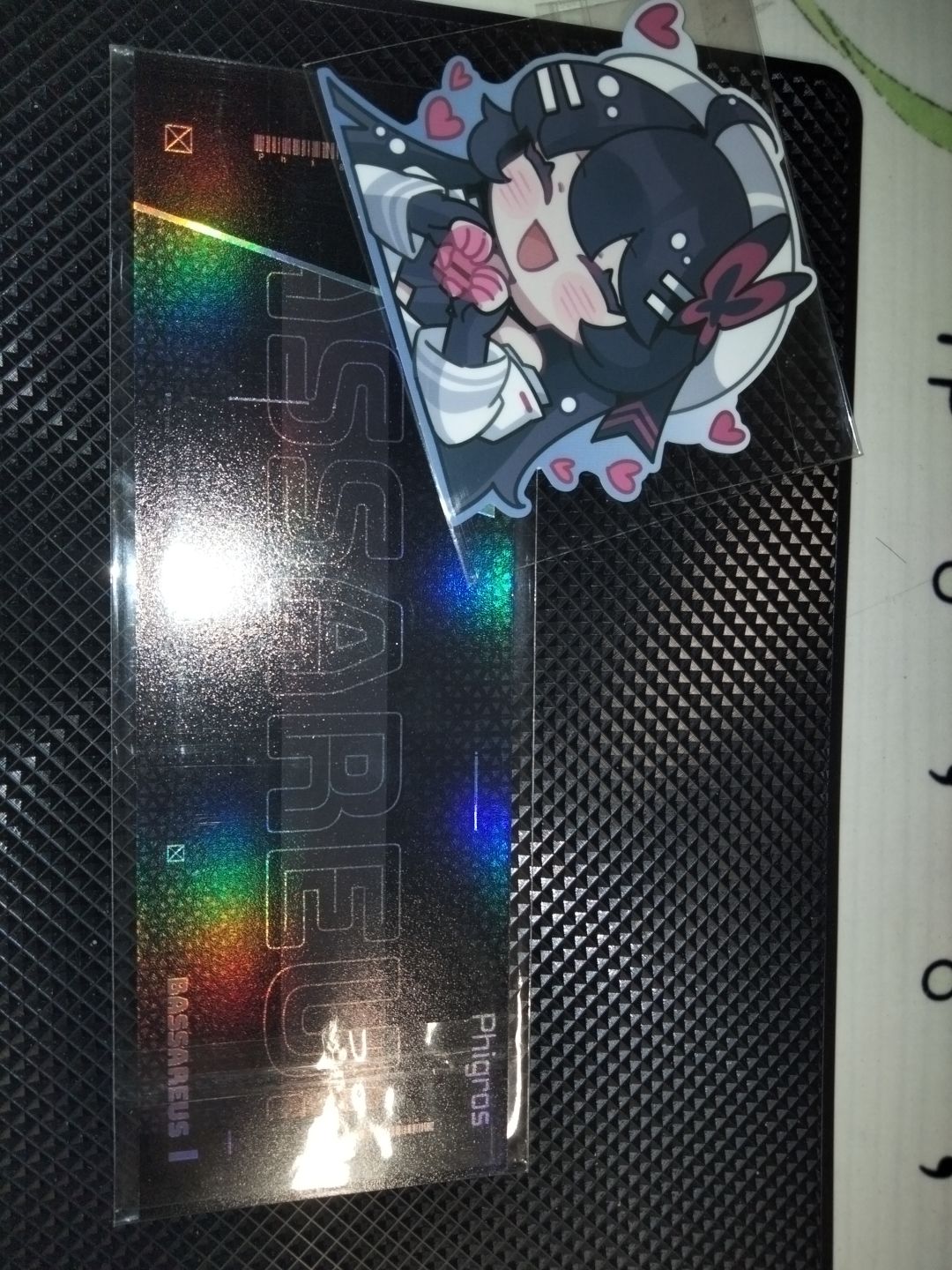 买的镭射票终于到了，还送了一个贴纸😄 2