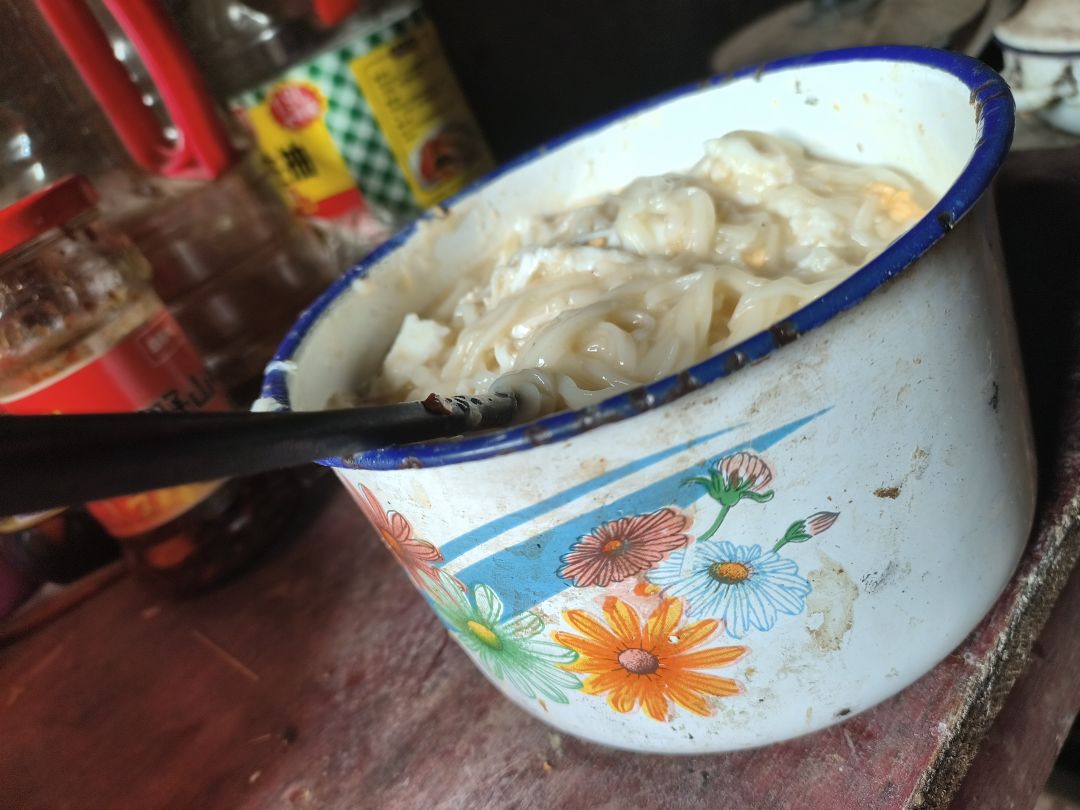 这碗满的面条，我可能要分两餐吃 3