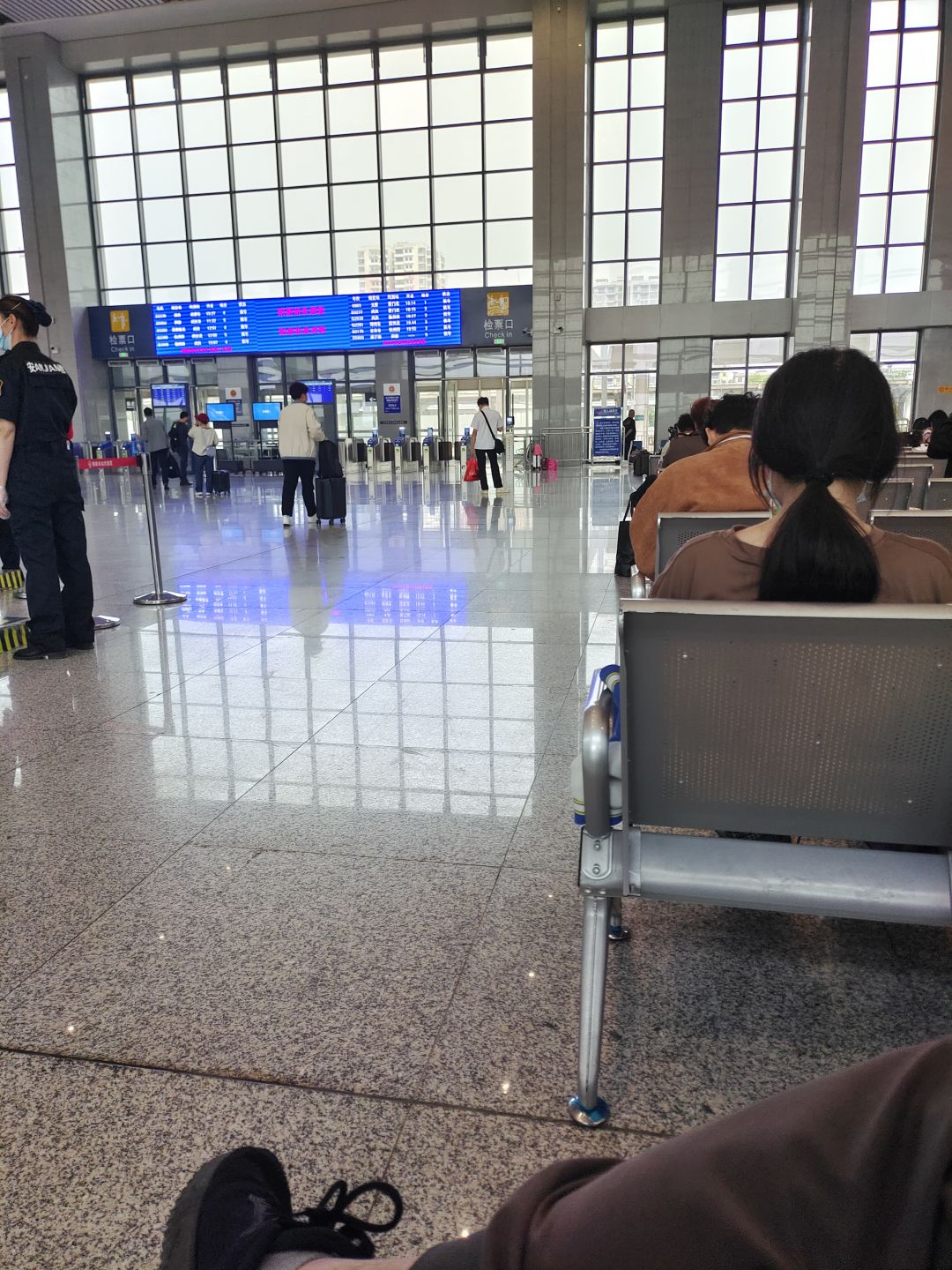 等火车,随便看看剧情吧 1