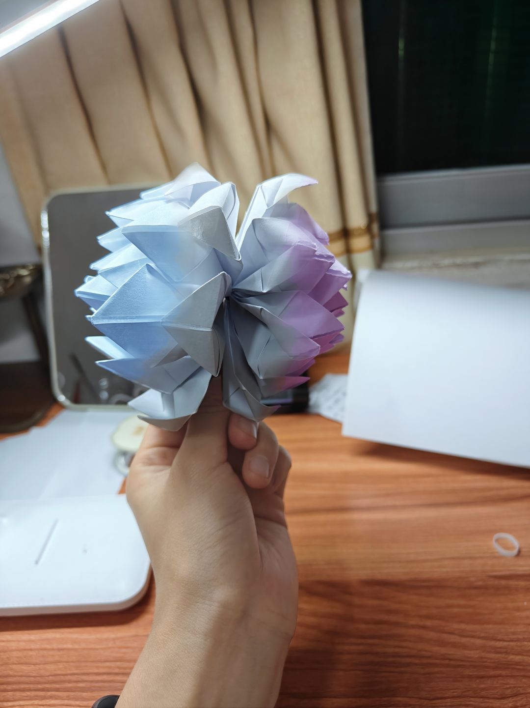 闲着没事干于是叠了一个并蒂莲😸 1
