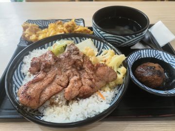 新角色评测预告，封面为我今天的午饭